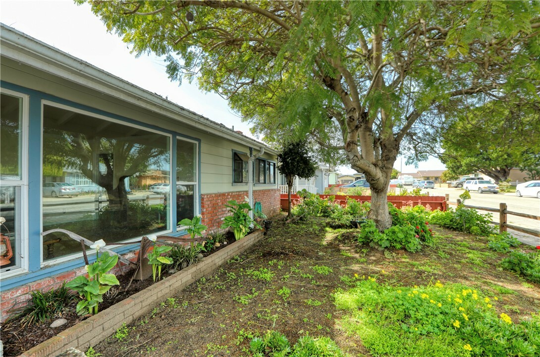 Property Photo:  927 Sandalwood Avenue  CA 93420 