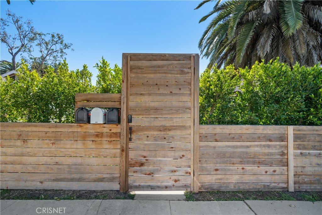 Property Photo:  5934 Comey Avenue  CA 90034 