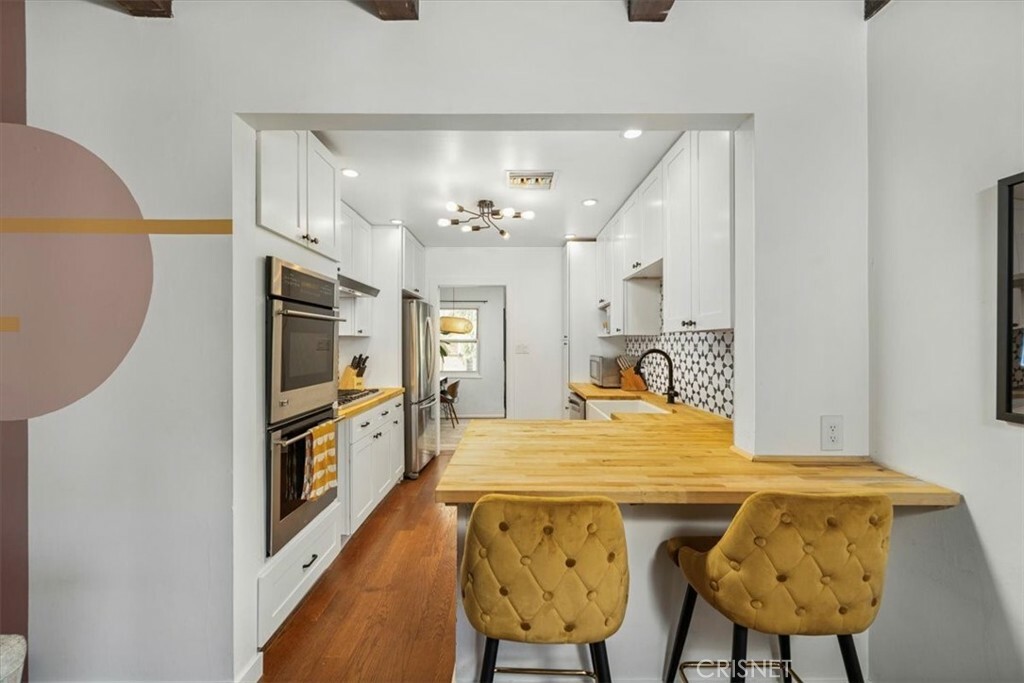 Property Photo: 6008 Texhoma Avenue CA 91316