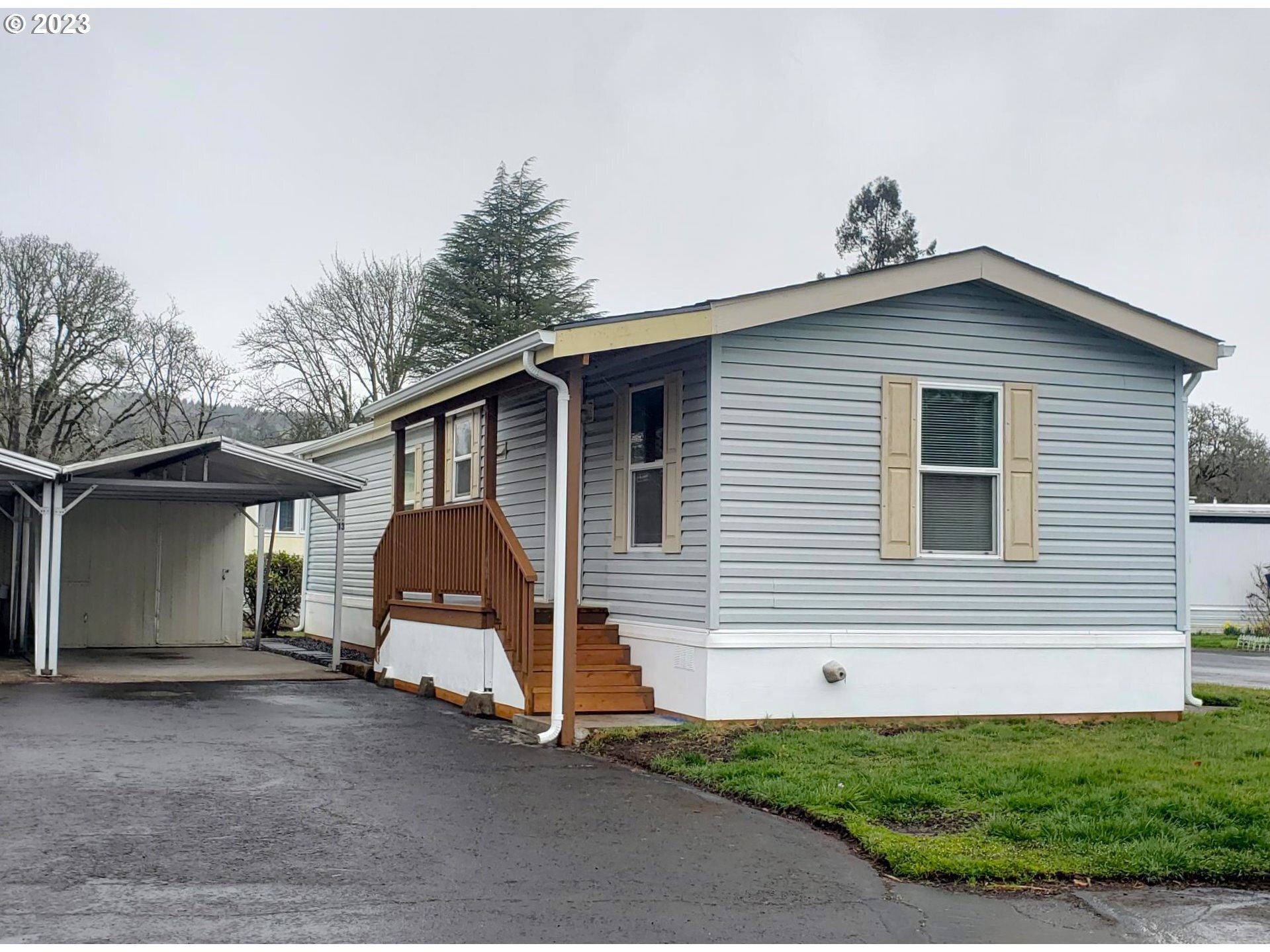 Property Photo: 503 SE Sheridan Rd 13 OR 97378
