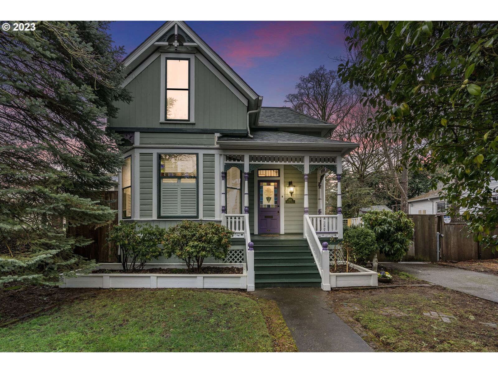 Property Photo: 6011 NE Davis St OR 97213