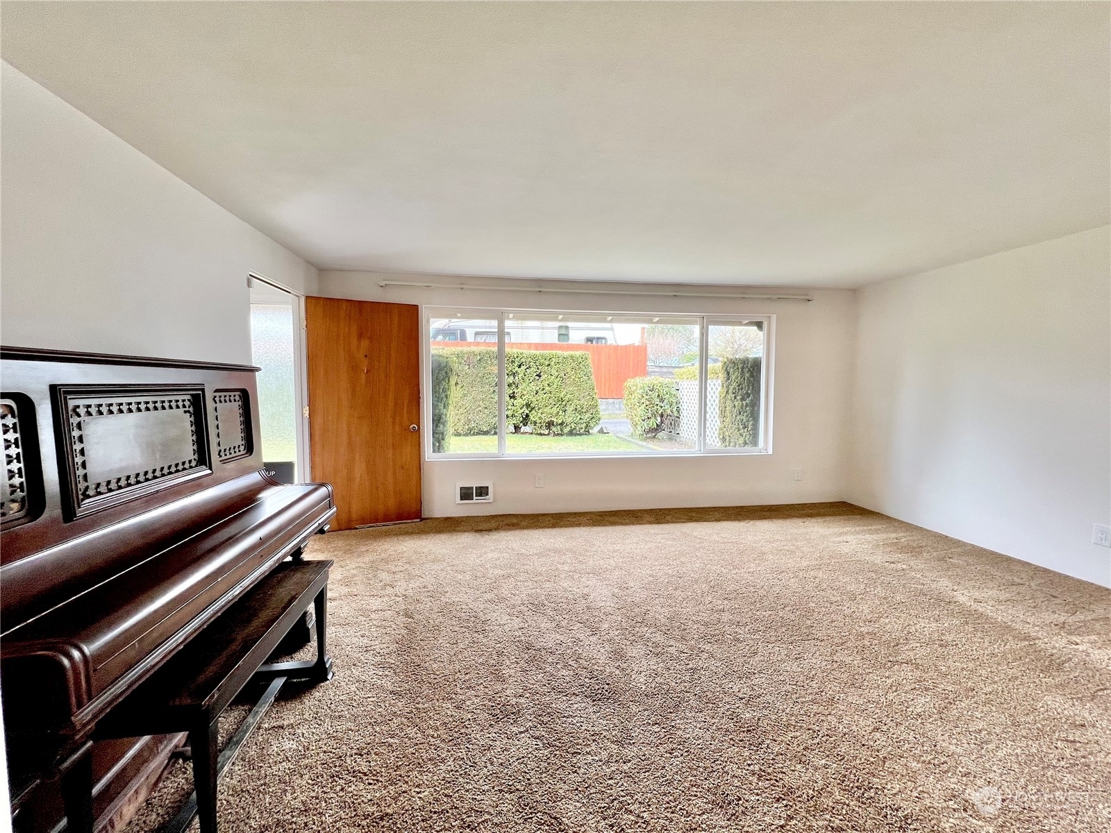 Property Photo: 1302 Cascade Drive 1 WA 98203