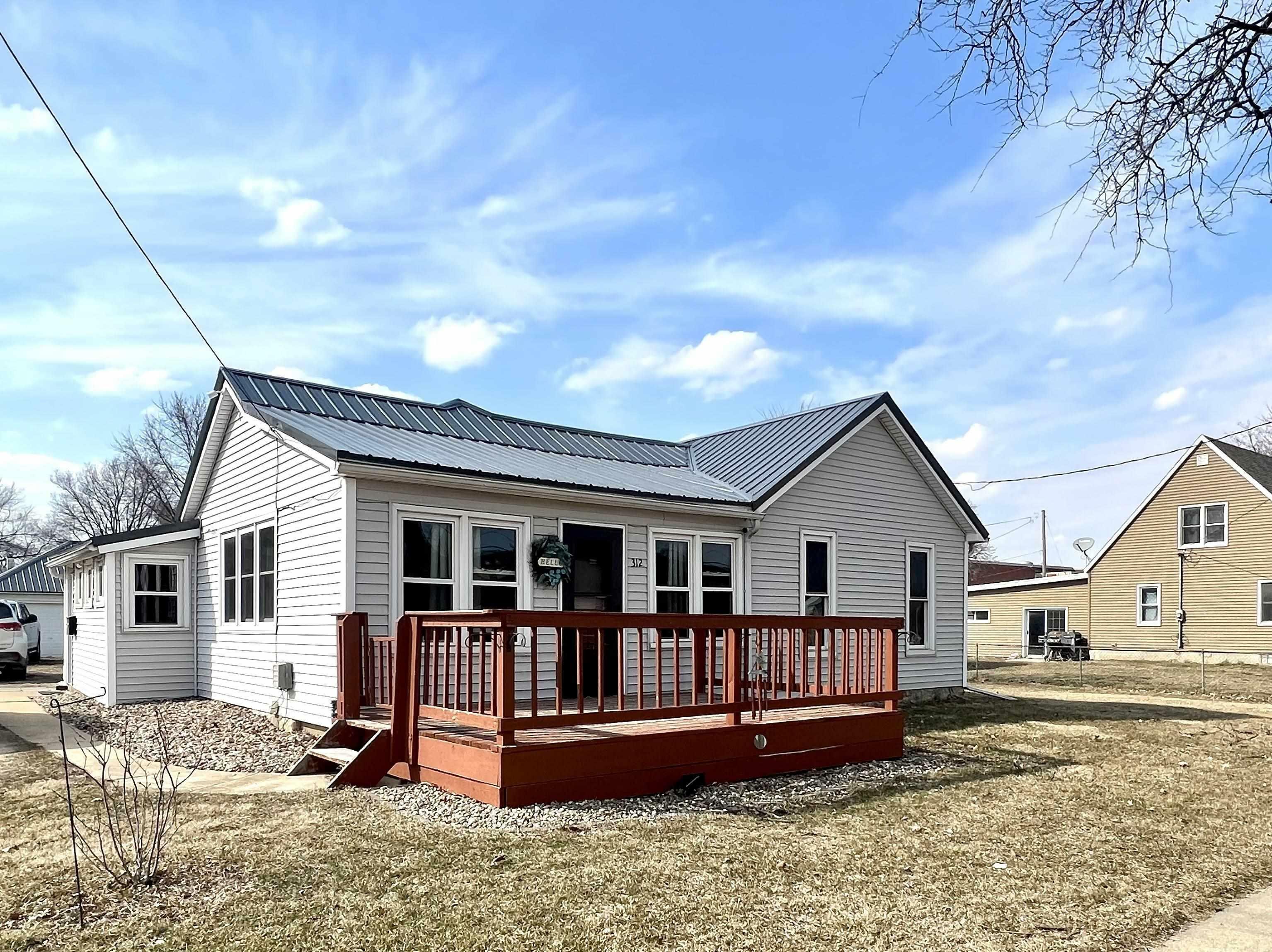 Property Photo:  312 S Main St  IA 52310 