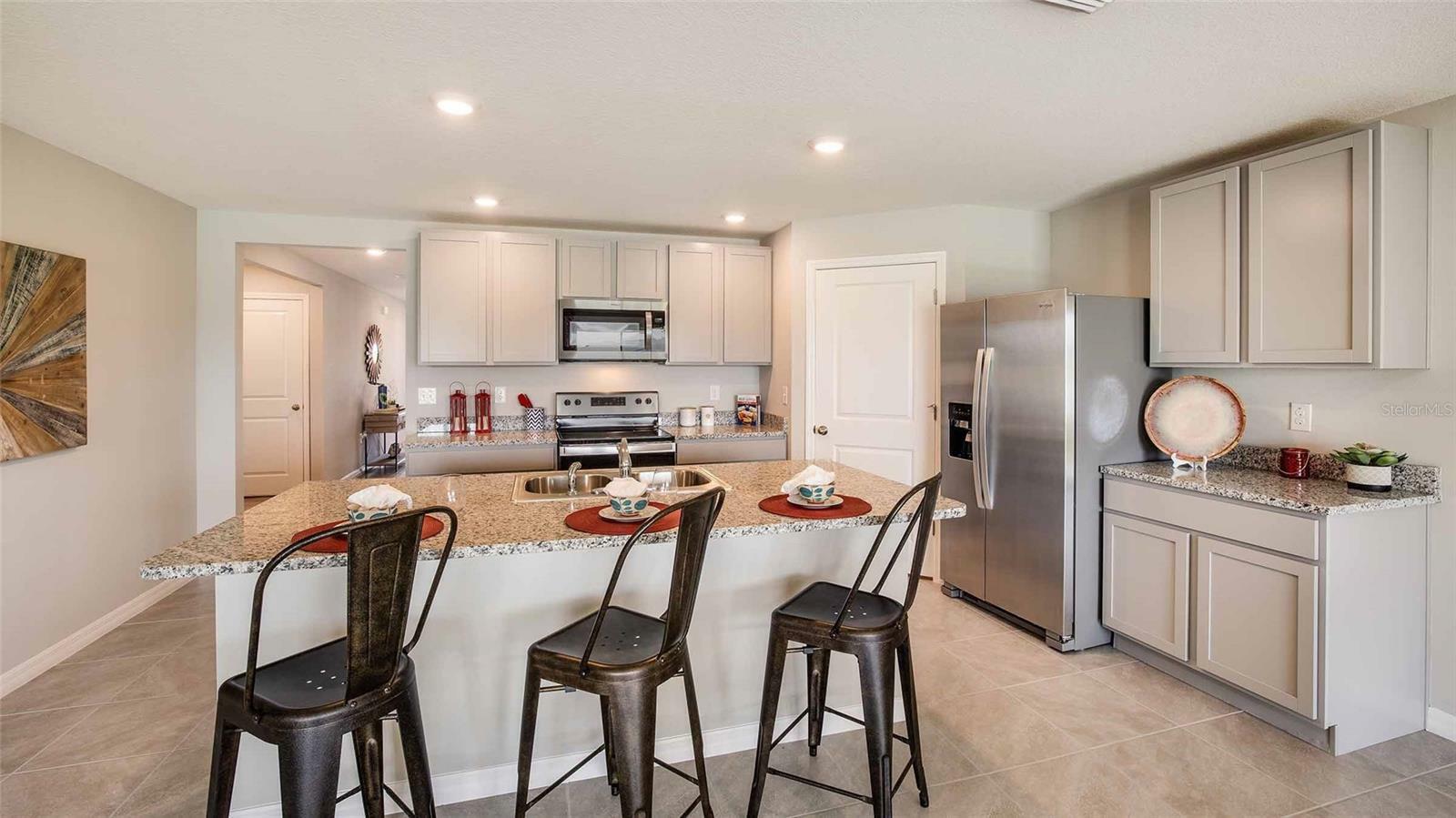 Property Photo:  5180 Plumeria Drive  FL 33598 