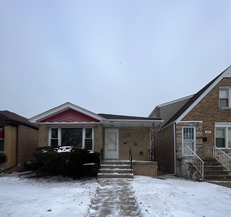 Property Photo: 8935 S Euclid Avenue IL 60617