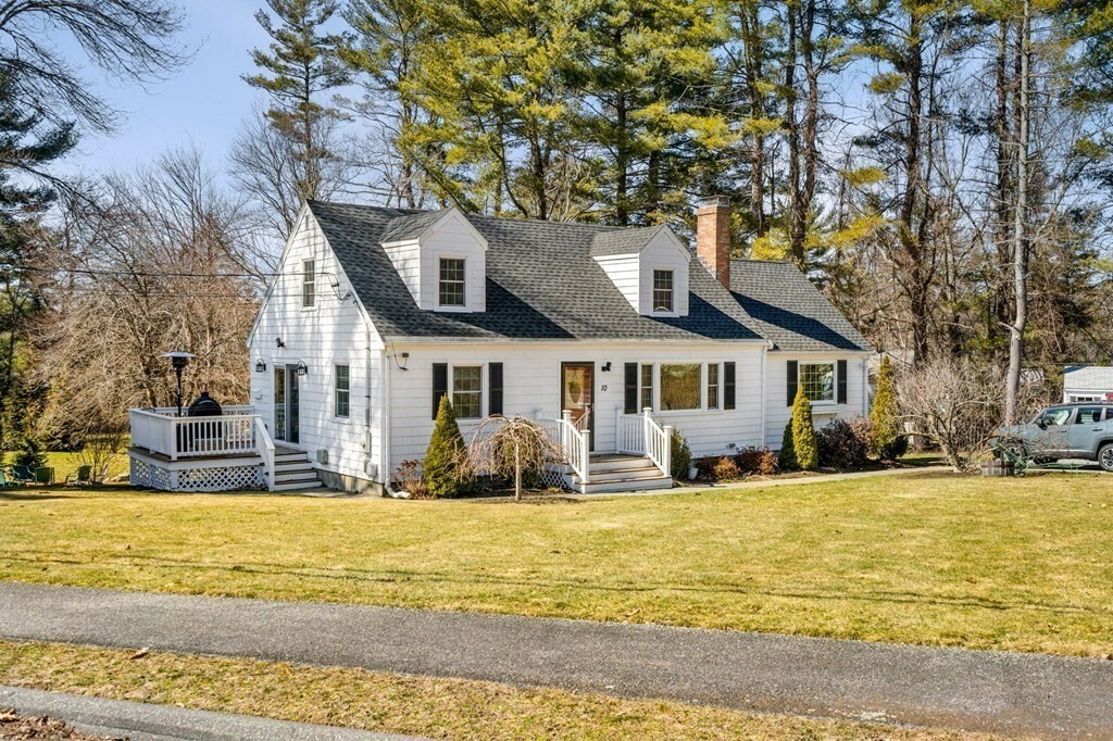 Property Photo:  10 Hemlock Rd  MA 01864 