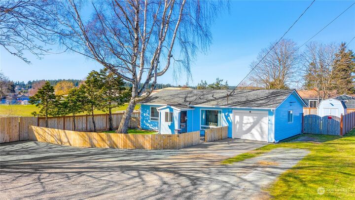 650 SE 2nd Place  Oak Harbor WA 98277 photo