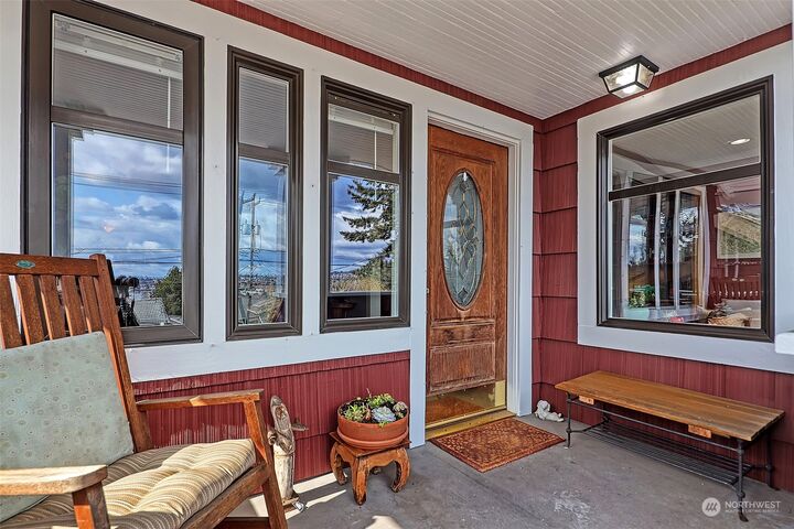 Property Photo:  6709 Dayton Avenue N  WA 98103 