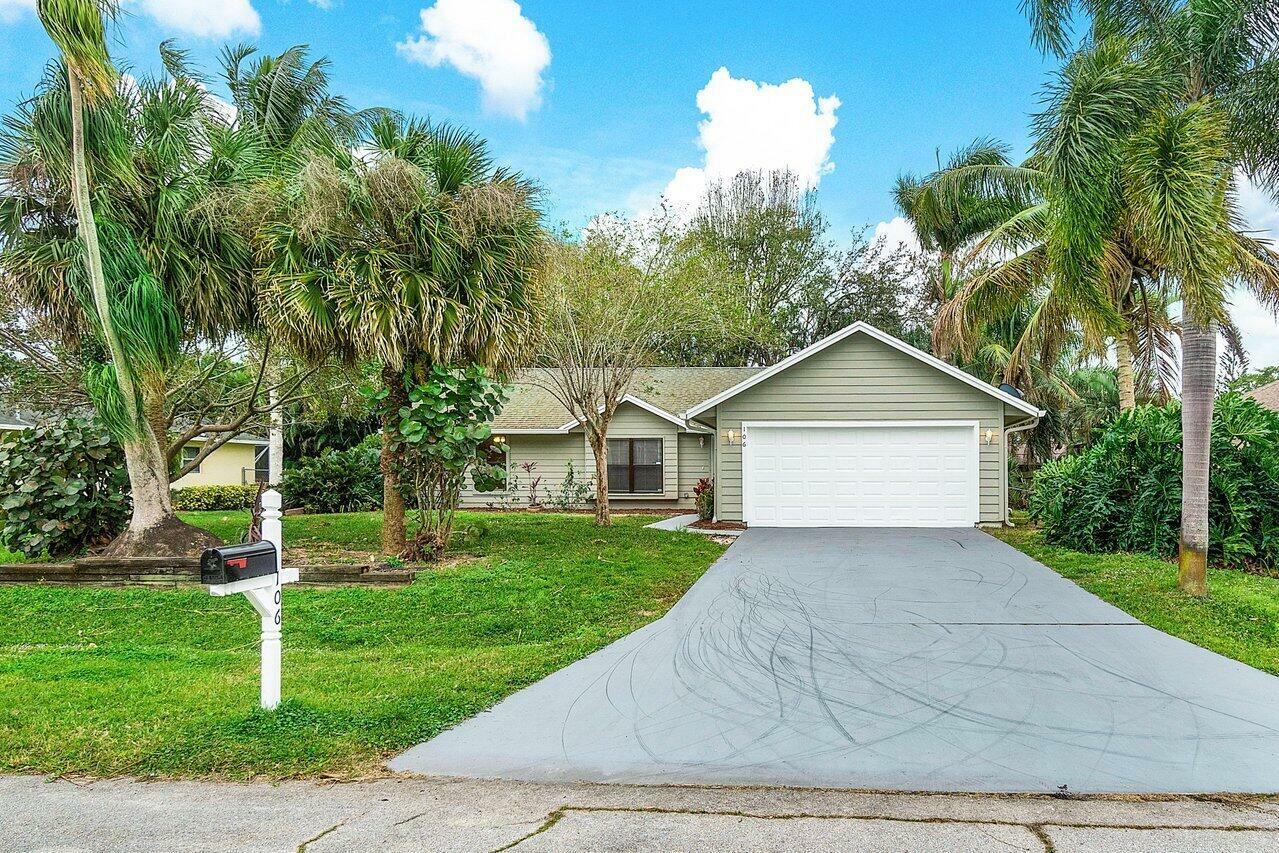 Property Photo:  106 SW Airview Avenue  FL 34984 