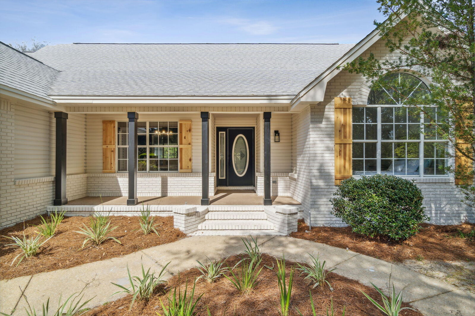 Property Photo: 206 Windsong Court FL 32578