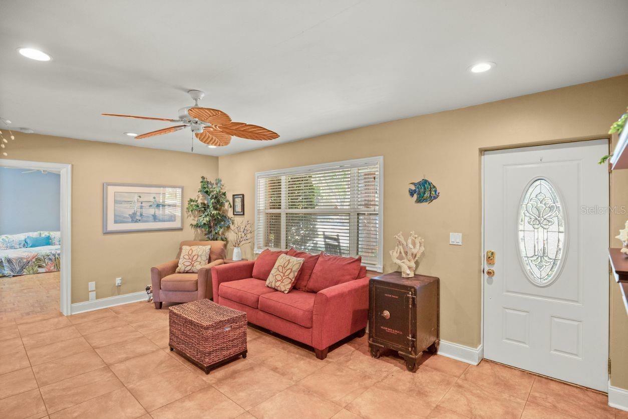 Property Photo:  6657 Bougainvilla Avenue S  FL 33707 