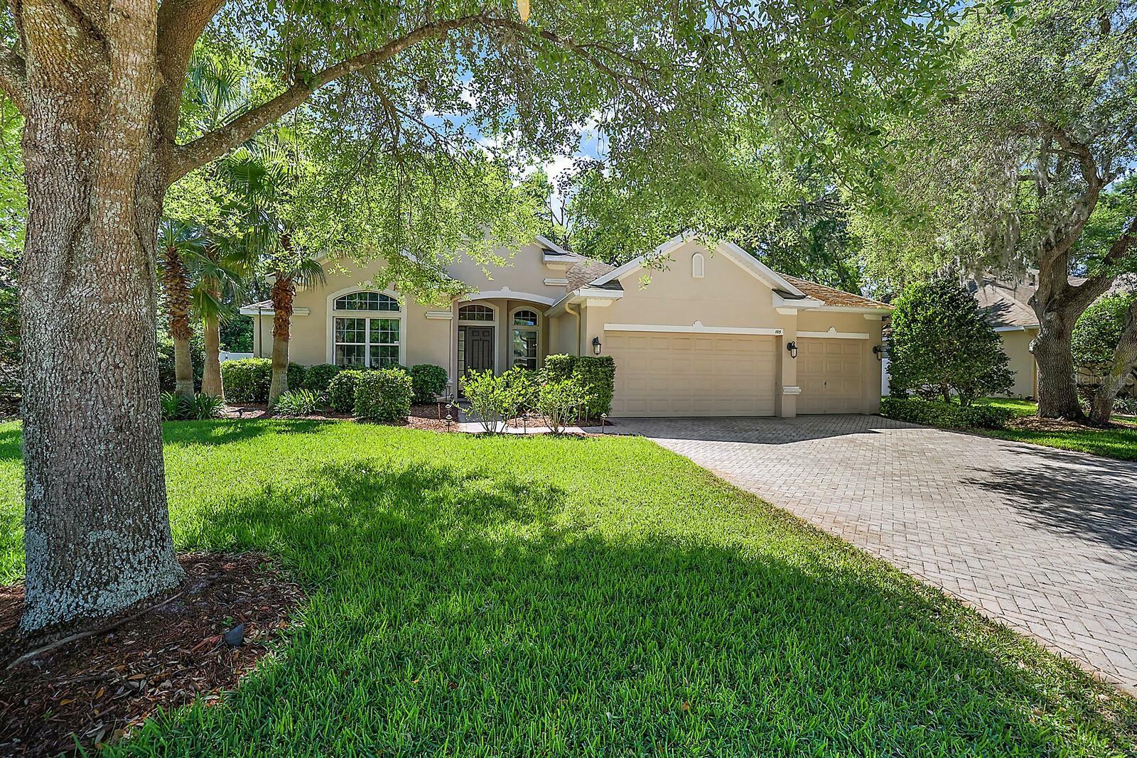 Property Photo:  105 E Blue Water Edge Drive  FL 32736 