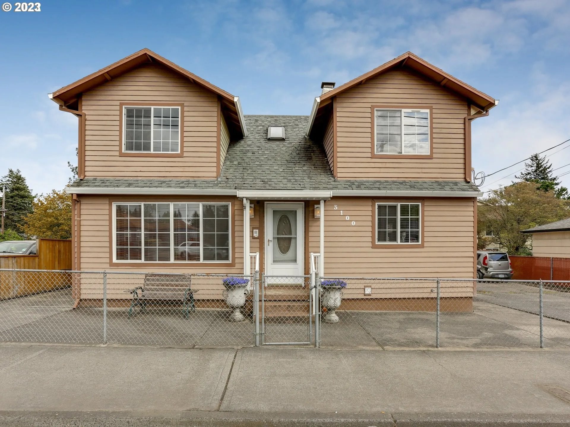 Property Photo: 3100 SE 122nd Ave OR 97236
