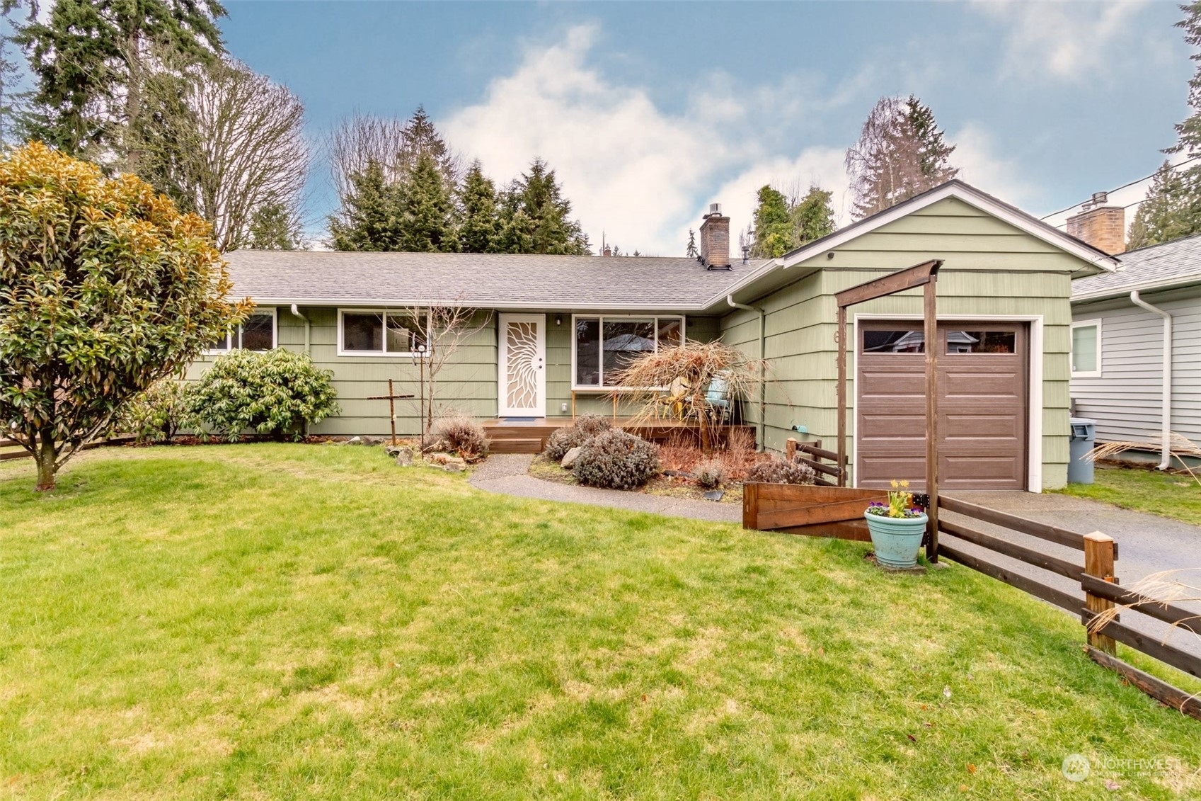 Property Photo:  1611 SW 165th Street  WA 98166 