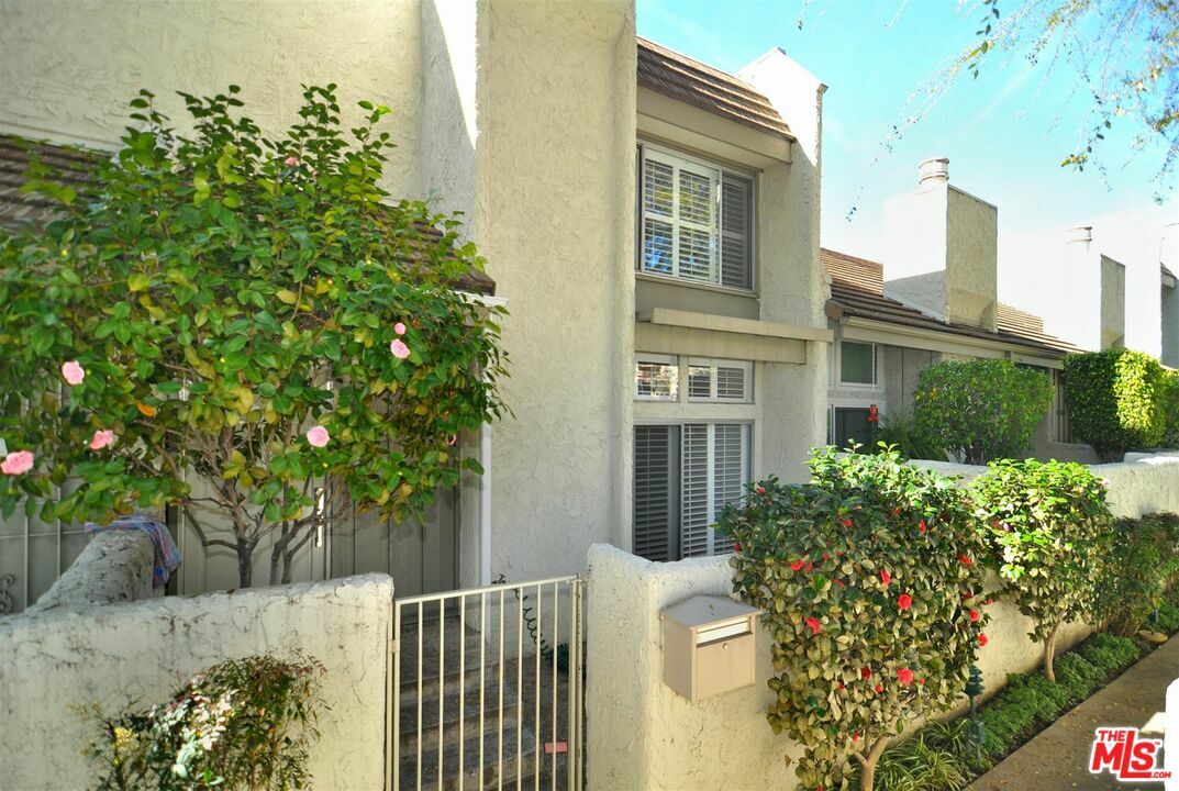 Property Photo:  4241   Colfax Ave D  CA 91604 