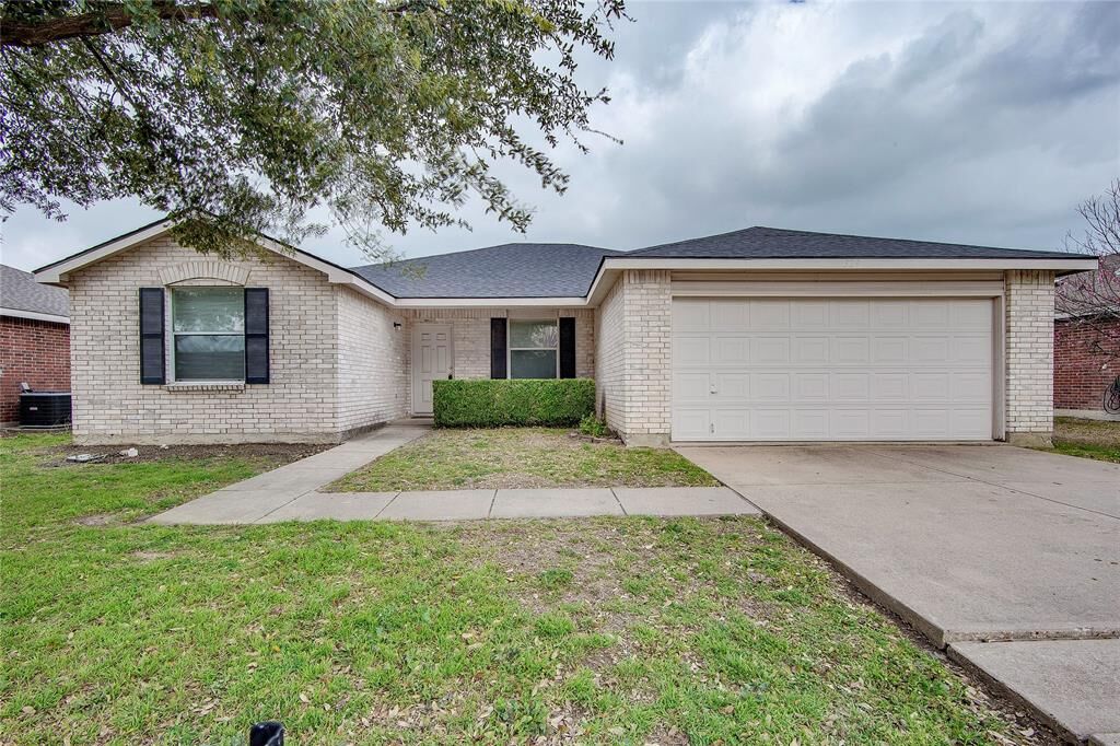Property Photo: 329 Indian Blanket Drive TX 76028