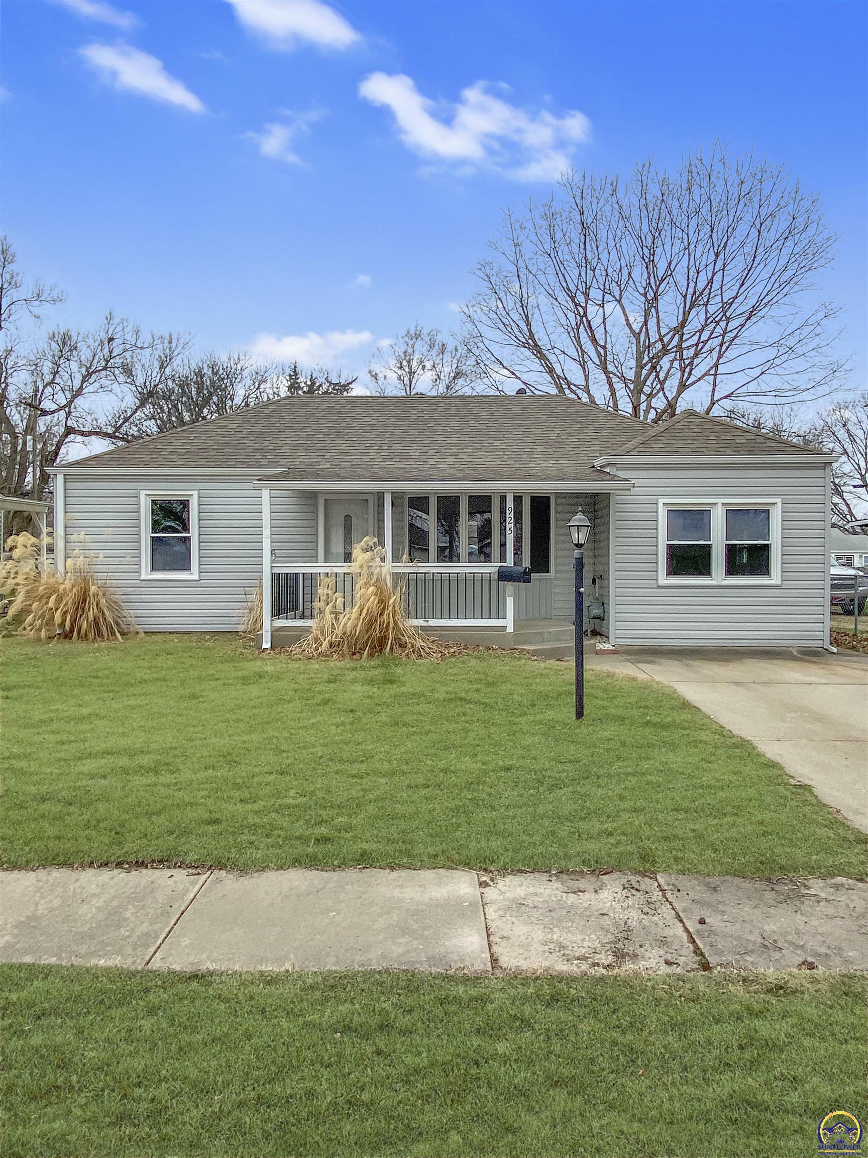 Property Photo:  925 NE Kellam Ave  KS 66616 