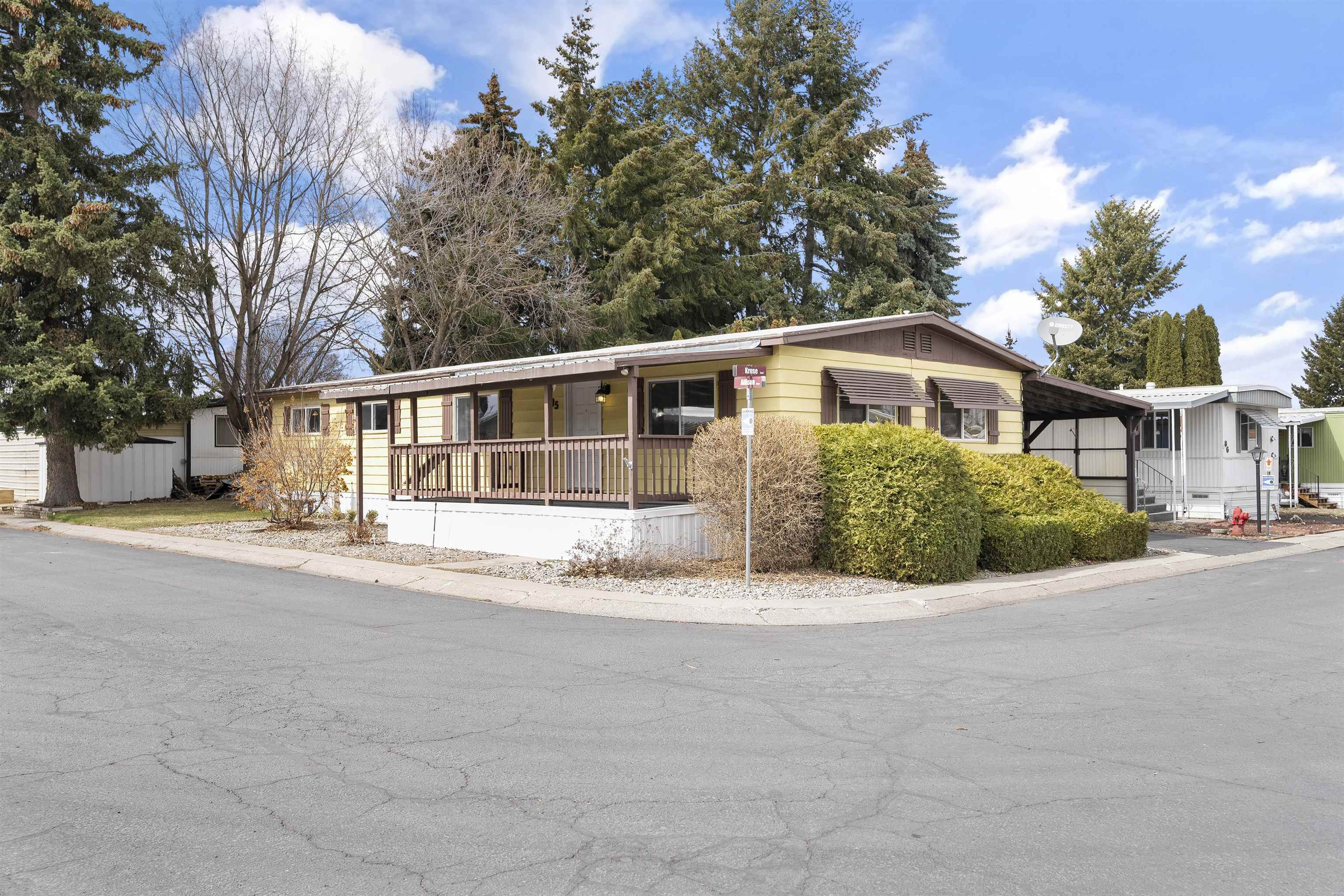 Property Photo: 1211 E Lyons Ave 85 WA 99208