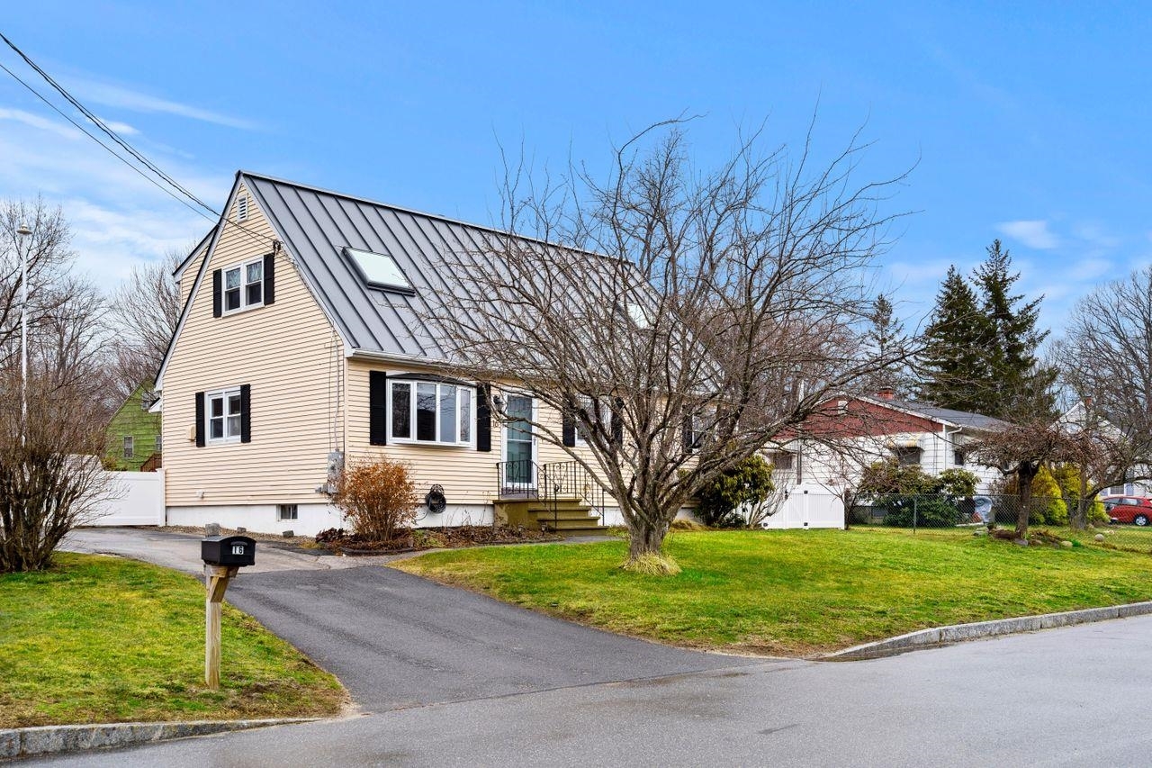 Property Photo: 16 Applevale Drive NH 03820