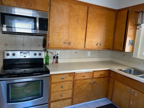 Property Photo: 14 Shakespeare Rd 14 MA 02451