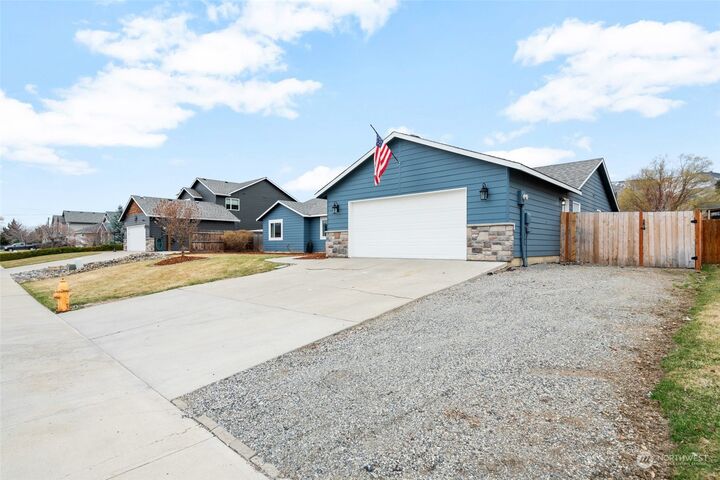 Property Photo:  545 Chrisand Lane  WA 98801 