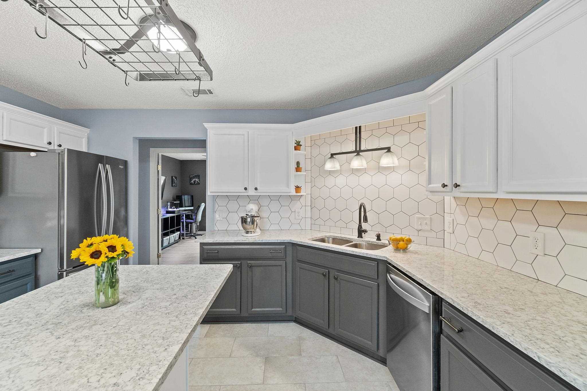 Property Photo: 3226 Moss Pt Ln FL 32533