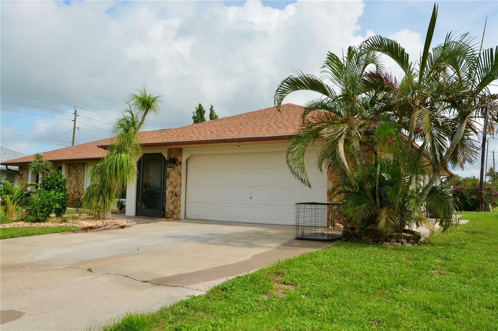 Property Photo:  675 Riviera Lane NW  FL 33948 