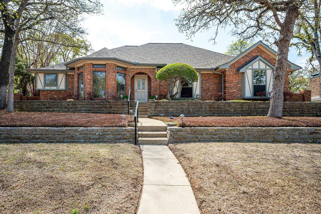 Property Photo:  104 El Paseo Street  TX 76205 