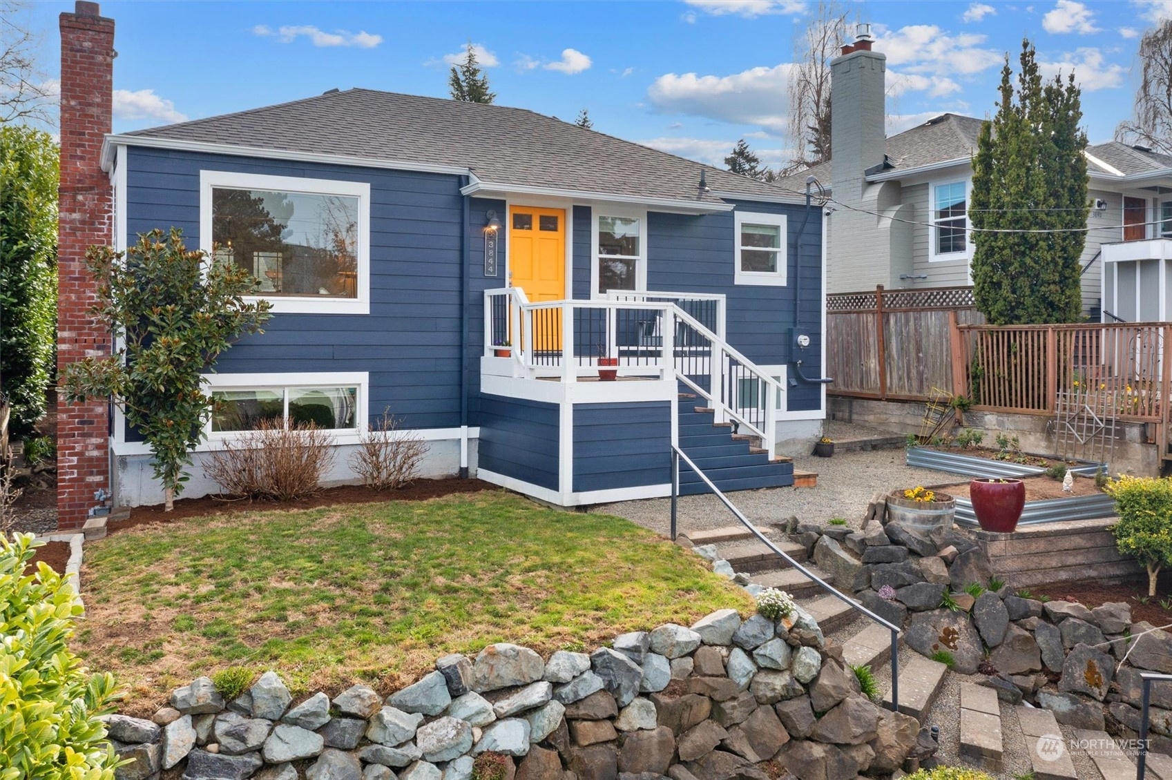 Property Photo:  3844 30th Avenue W  WA 98199 