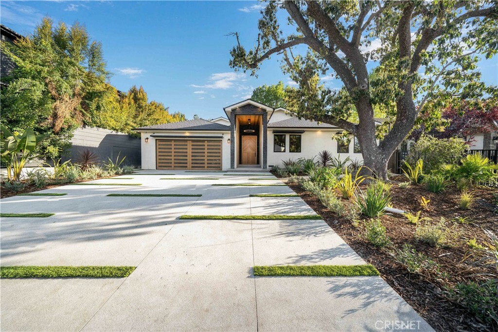 Property Photo: 14656 Valley Vista Boulevard CA 91403