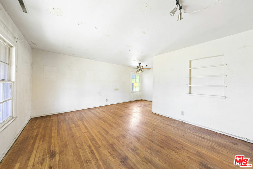 Property Photo:  9520 Parrot Avenue  CA 90240 