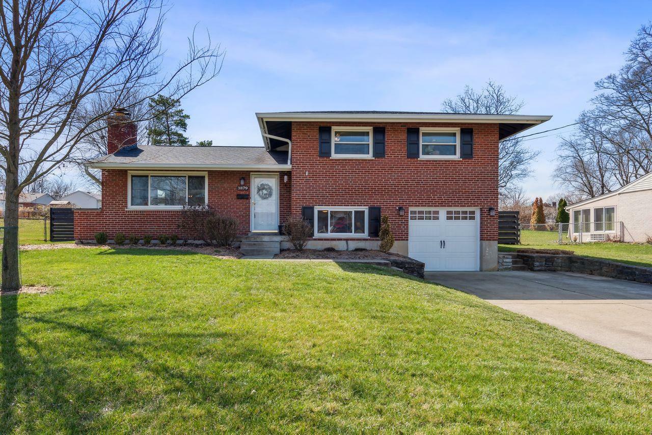Property Photo: 3879 Larchview Dr OH 45236