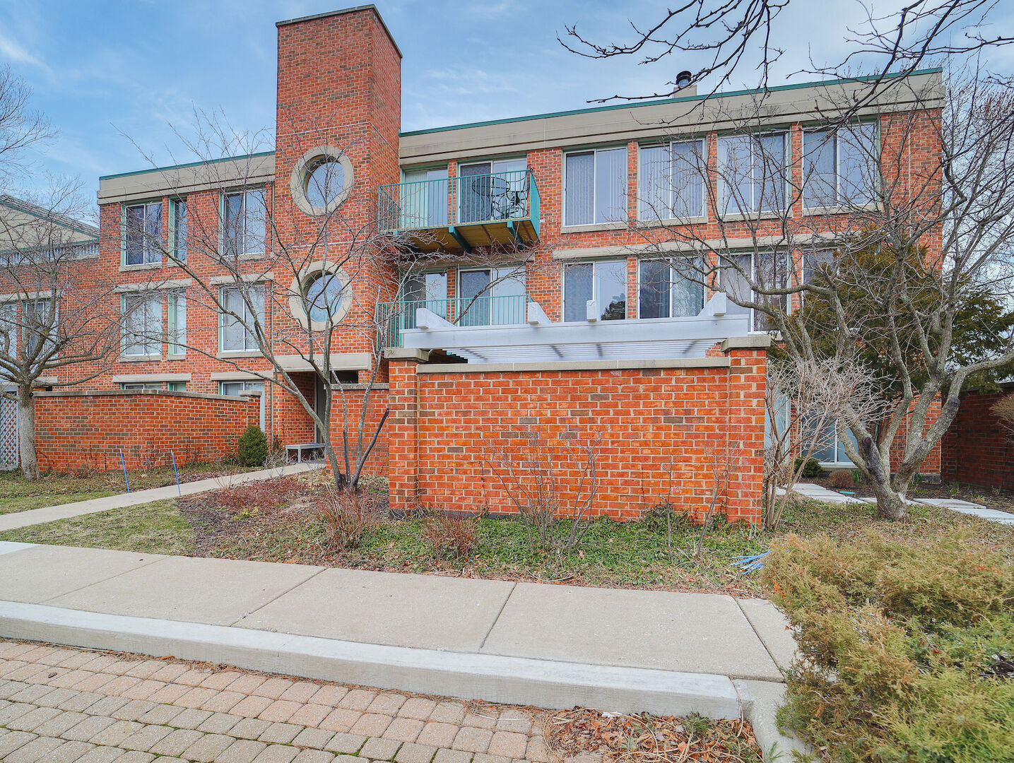 Property Photo:  4010 Arbor Lane 301  IL 60093 