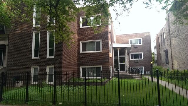 Property Photo: 1333 W Pratt Boulevard 8 IL 60626