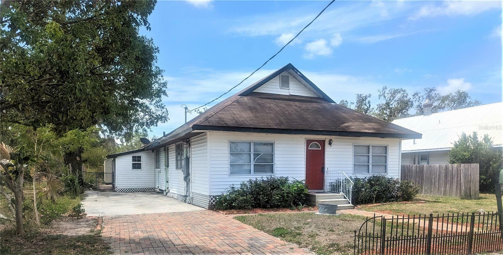 Property Photo:  417 W Effie Street  FL 34266 