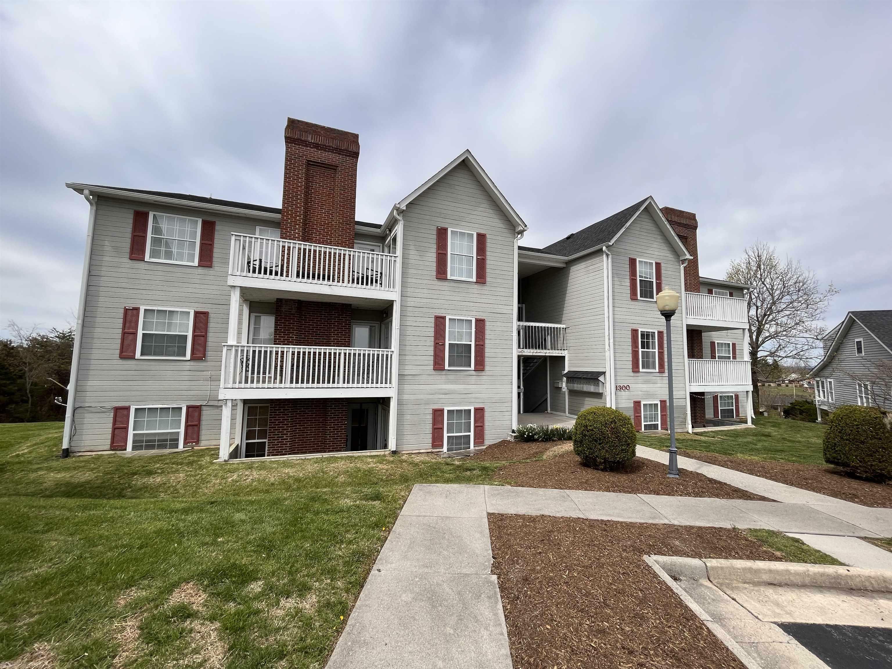 Property Photo:  1300 Cedar Ridge Drive  VA 24141 