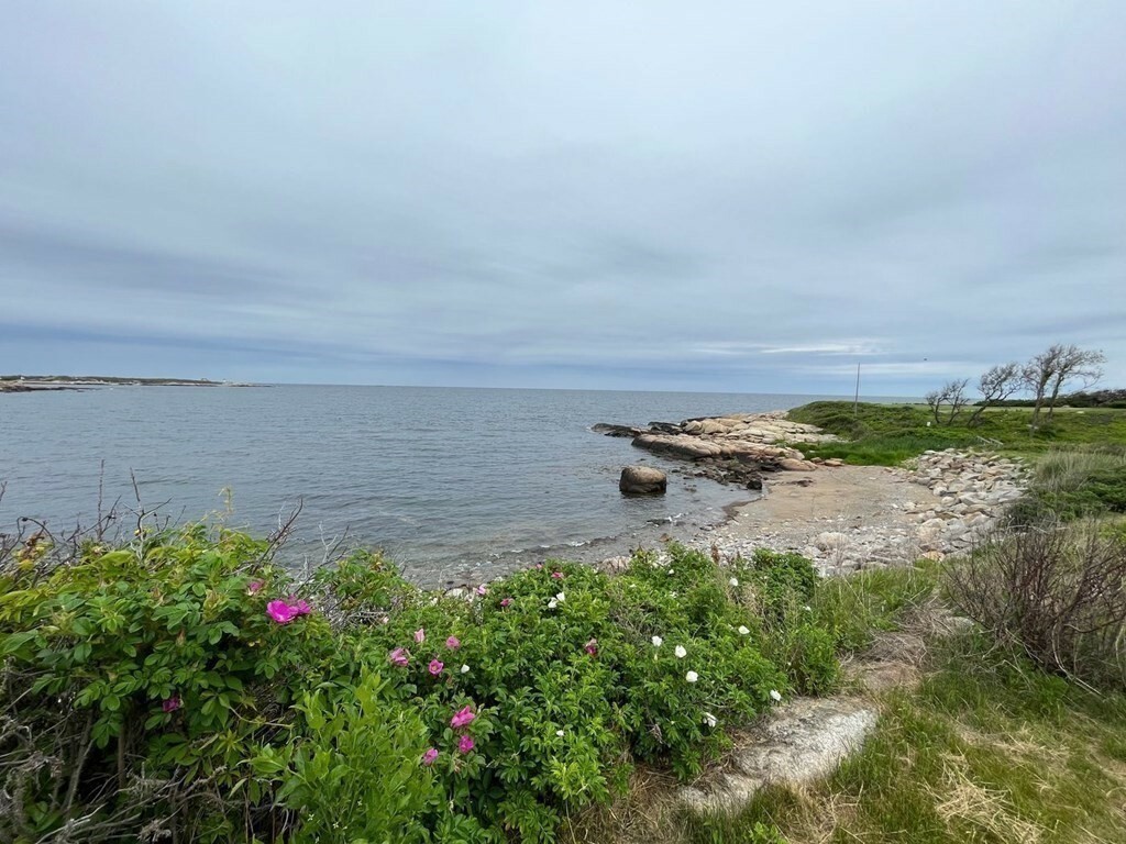 Property Photo:  6 Driftwood Way  MA 01966 