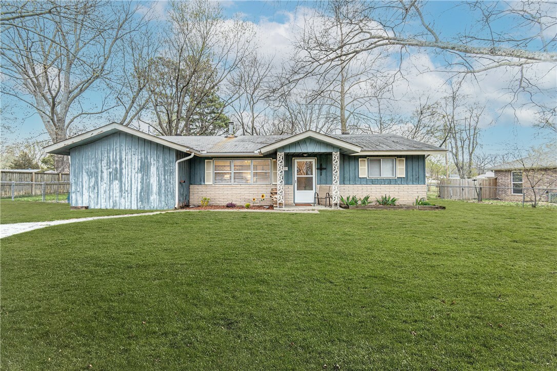 Property Photo:  412 N Byers Avenue  AR 72734 