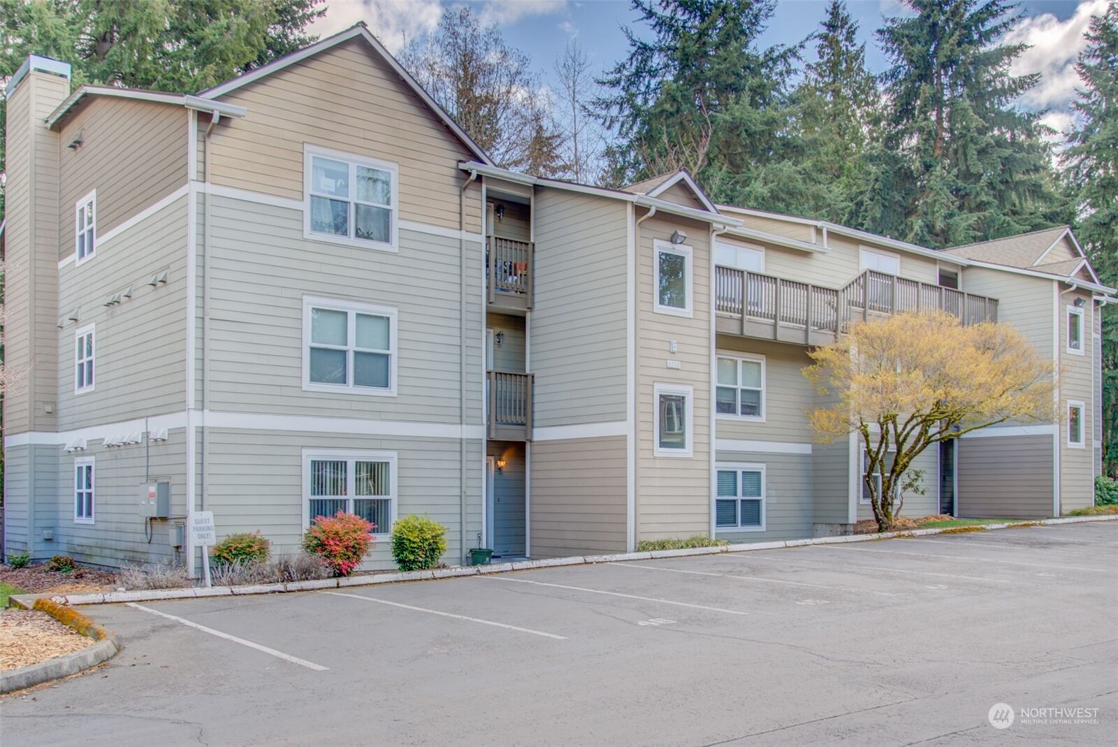 Property Photo:  8218 126th Avenue NE E16  WA 98033 