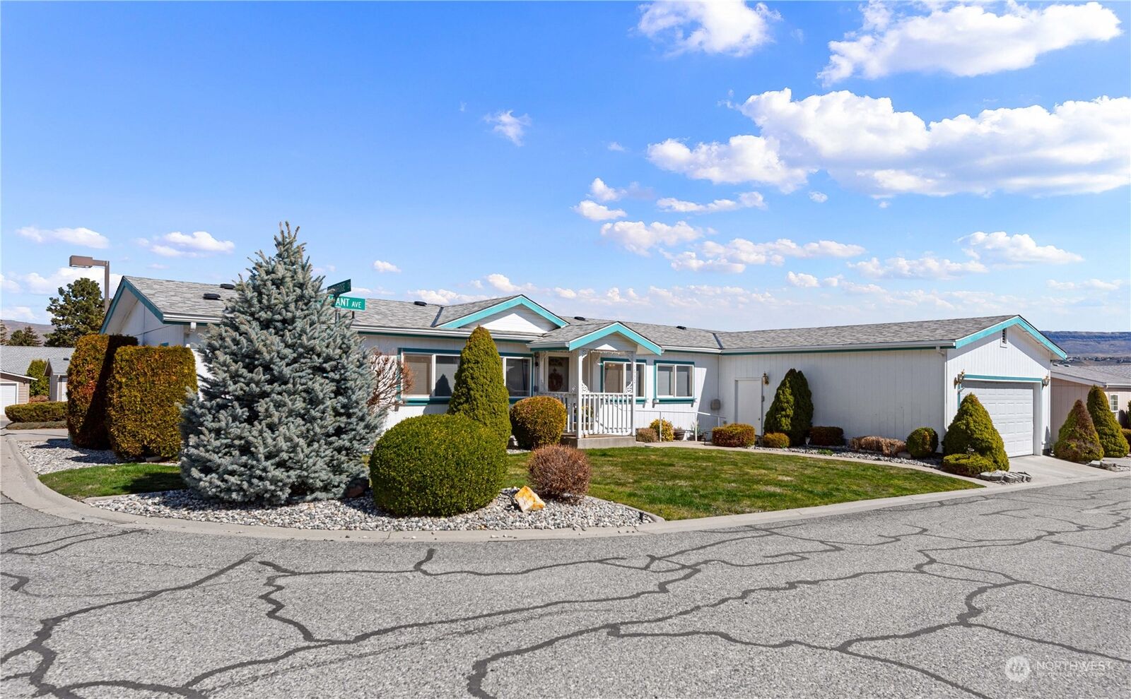Property Photo: 1630 Pleasant Avenue 21 WA 98801
