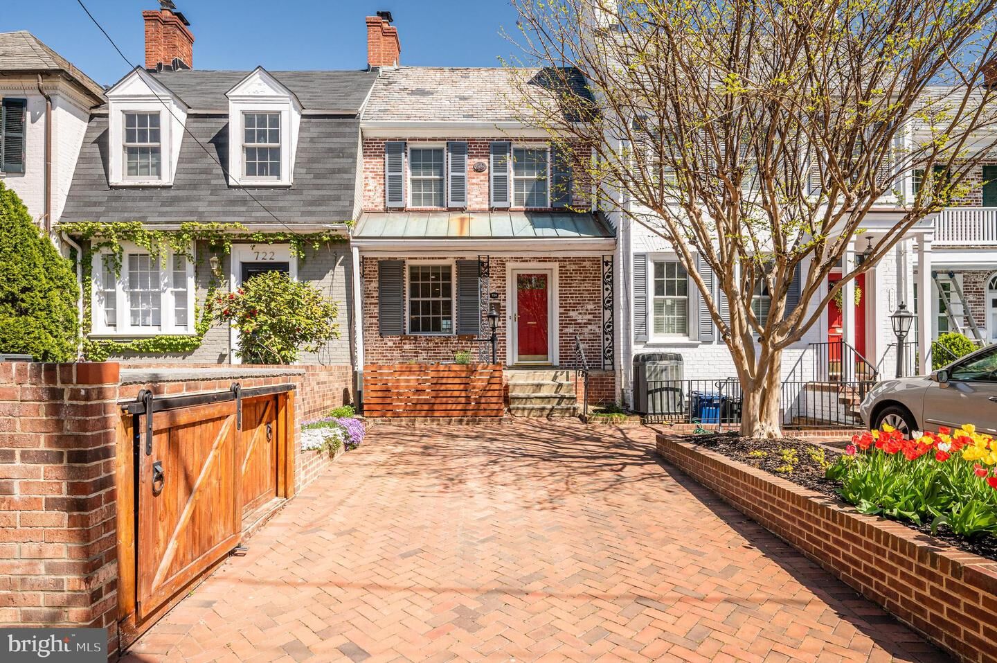 Property Photo: 724 S Lee Street VA 22314