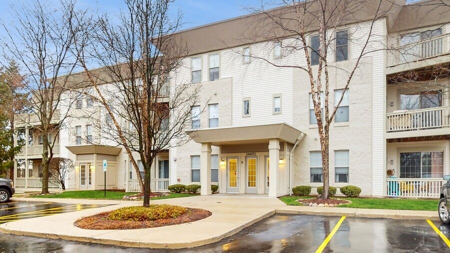Property Photo:  34451 N Old Walnut Circle 2-306  IL 60031 