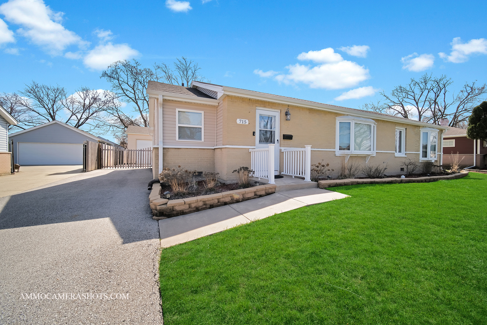 Property Photo:  715 Mohave Street  IL 60169 