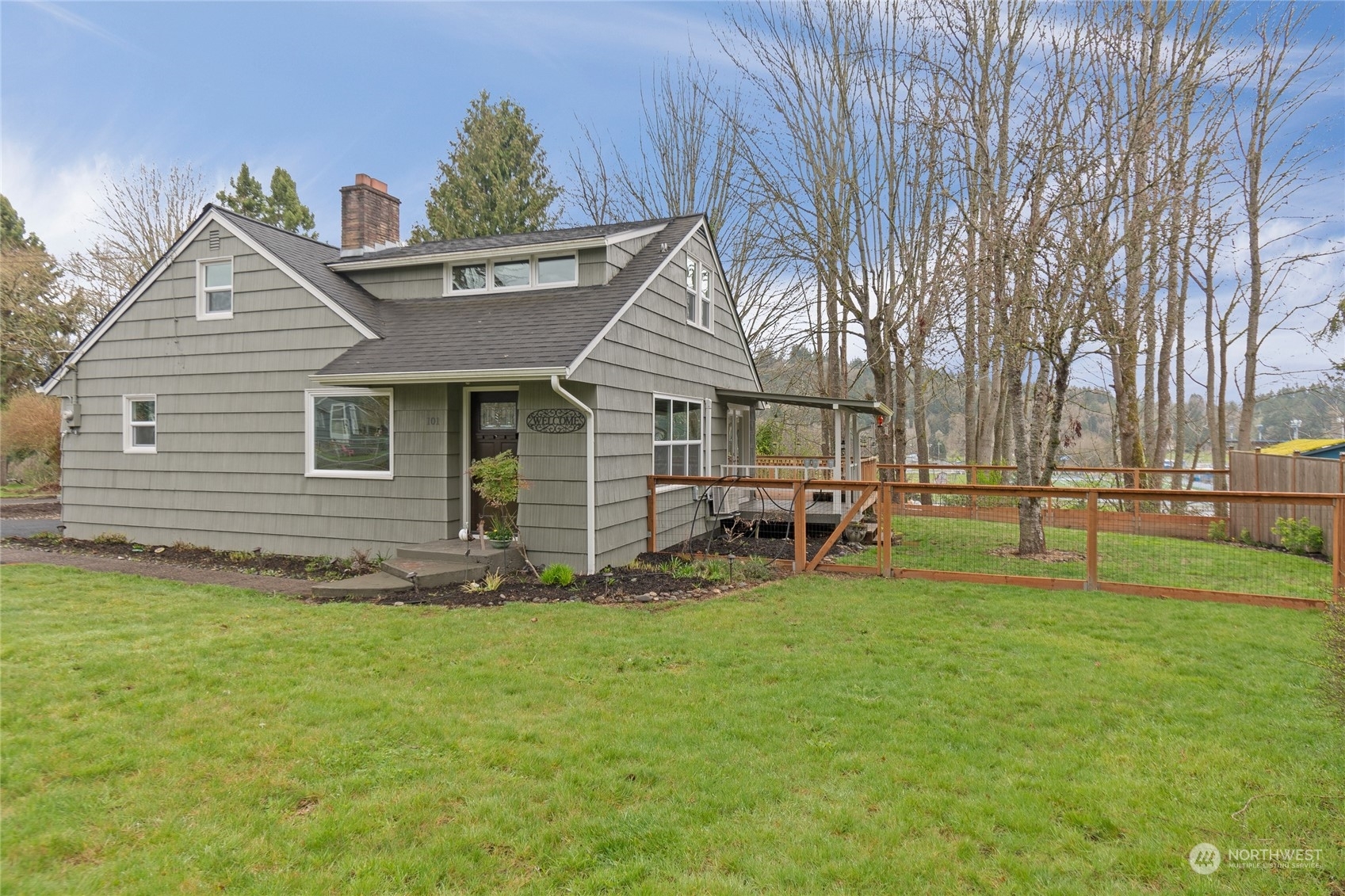 Property Photo:  101 N 21st Avenue  WA 98626 