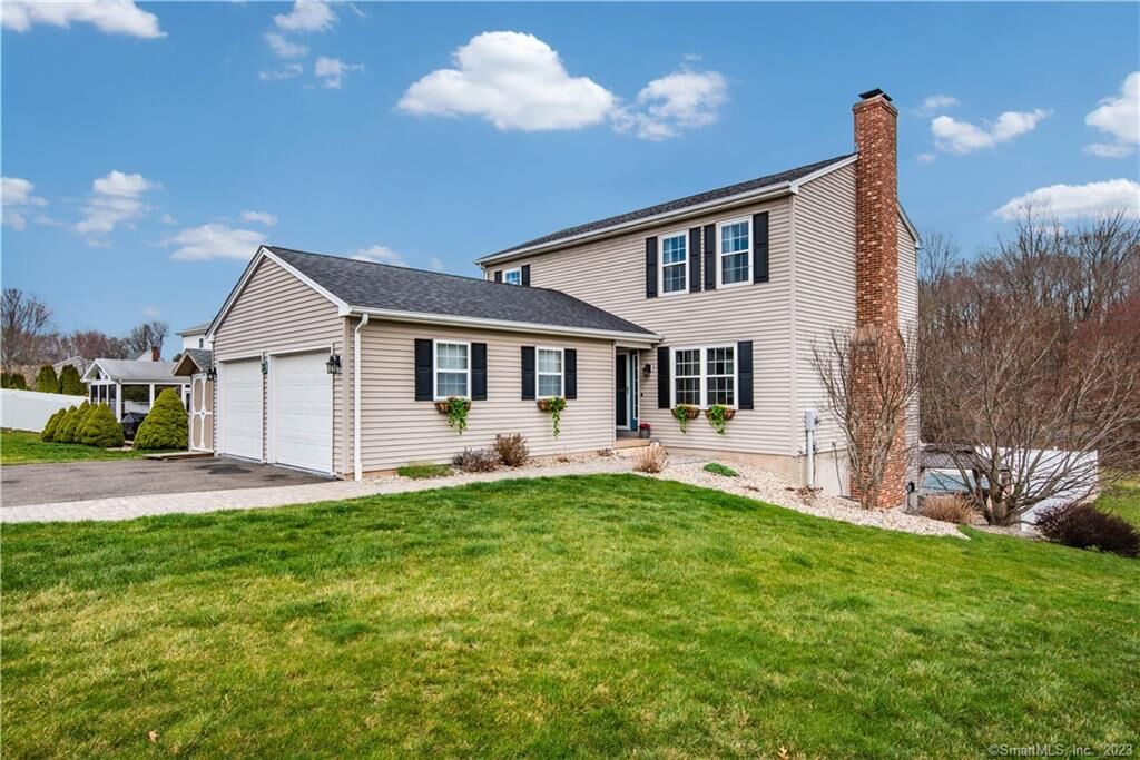 Property Photo:  31 Hicksville Road  CT 06416