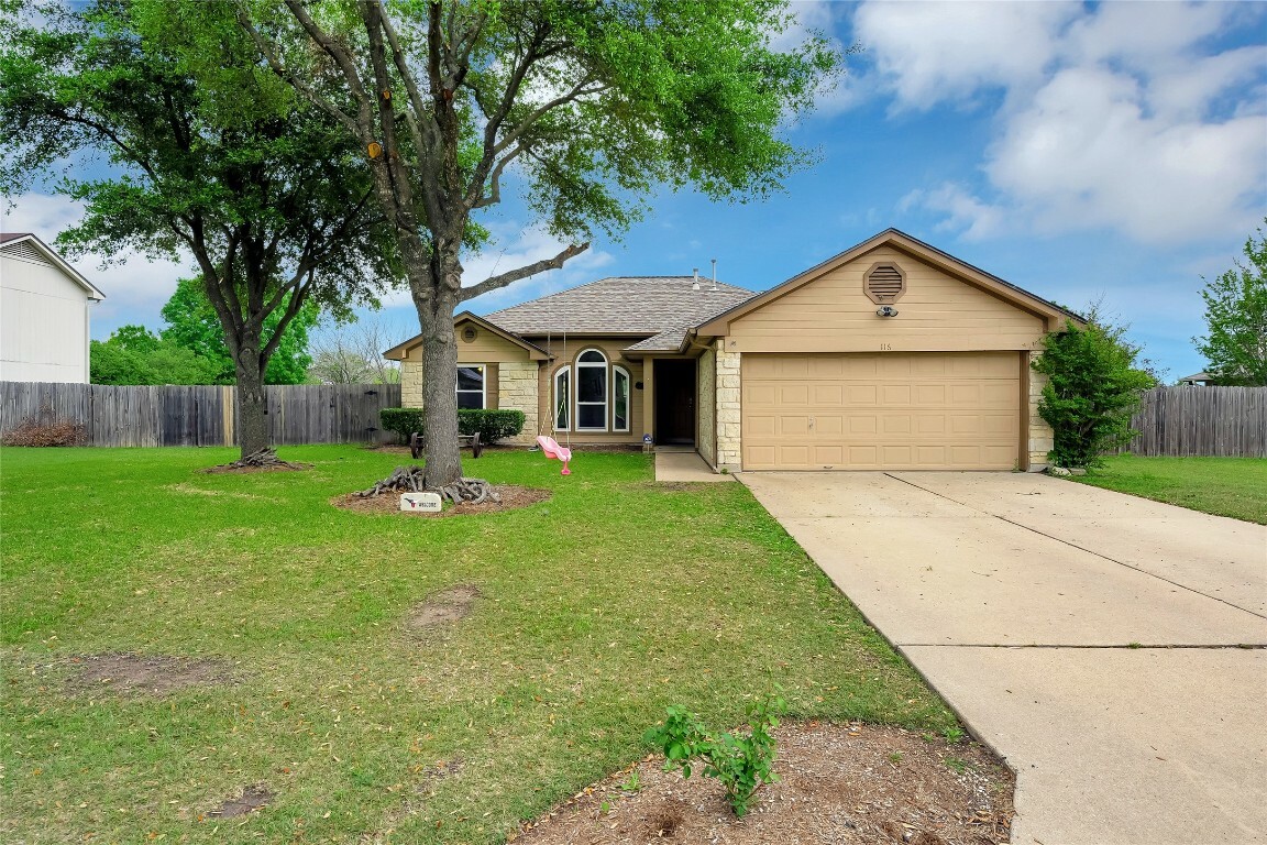 Property Photo: 116 Crystal Knoll Boulevard TX 78626