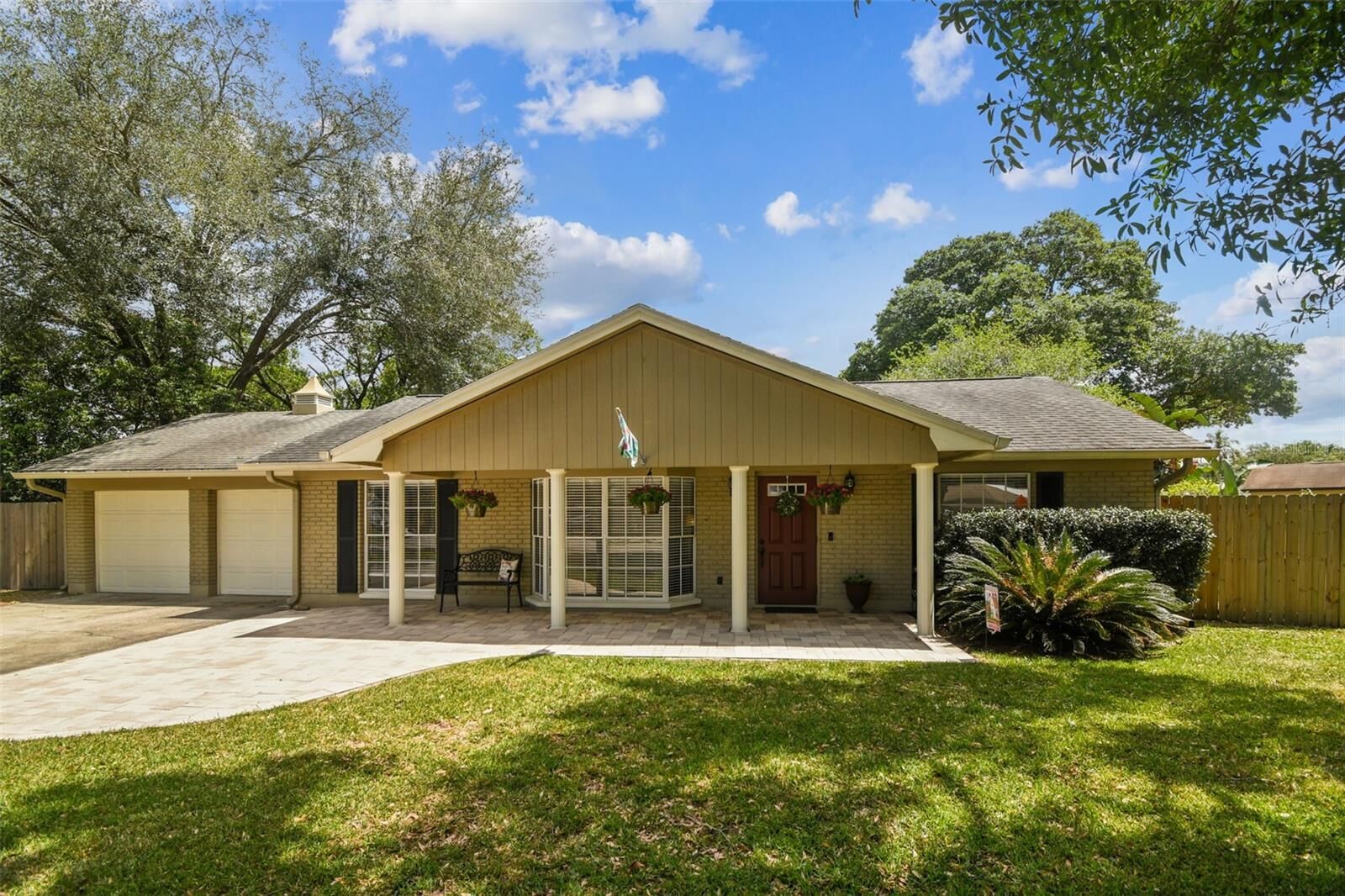 Property Photo: 14015 Cascade Lane FL 33618