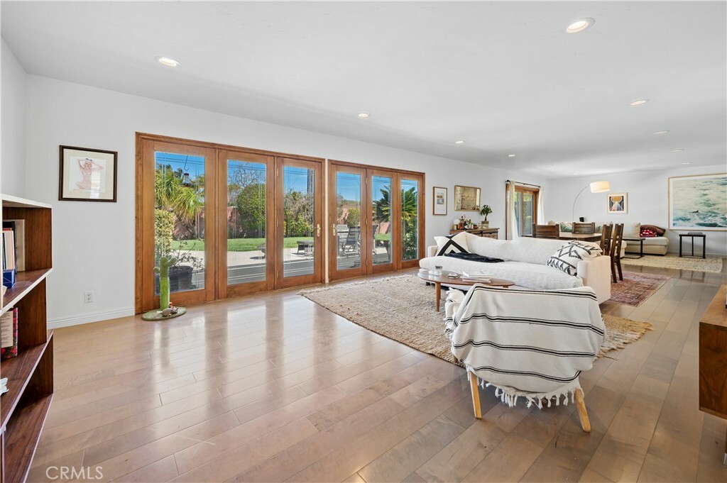 Property Photo: 1102 Hendrix Avenue CA 91360