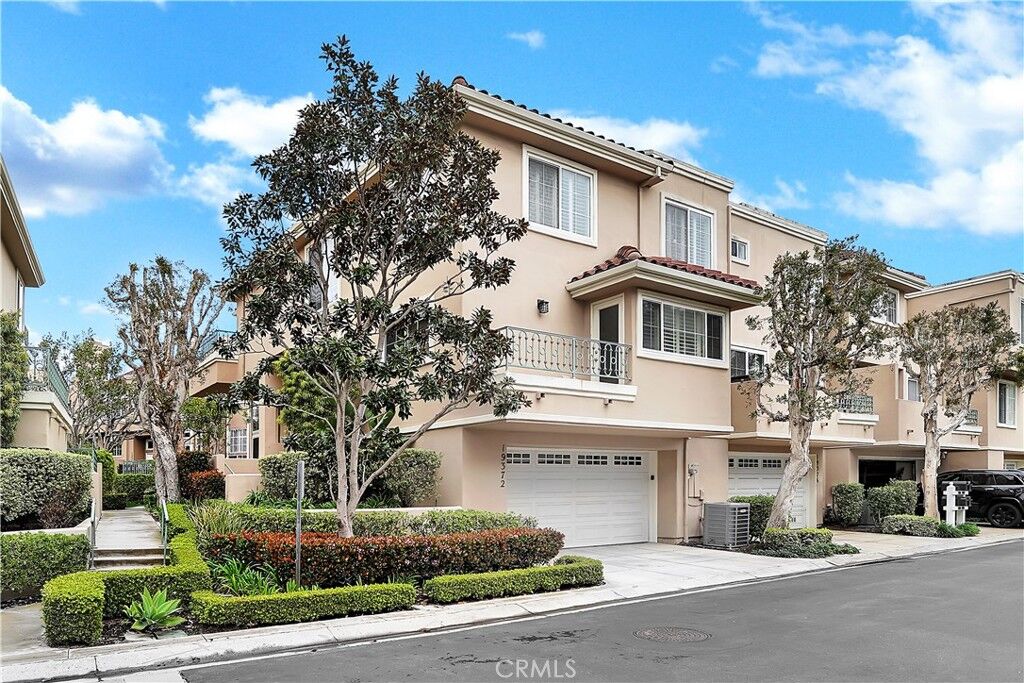 Property Photo:  19372 Maidstone Lane  CA 92648