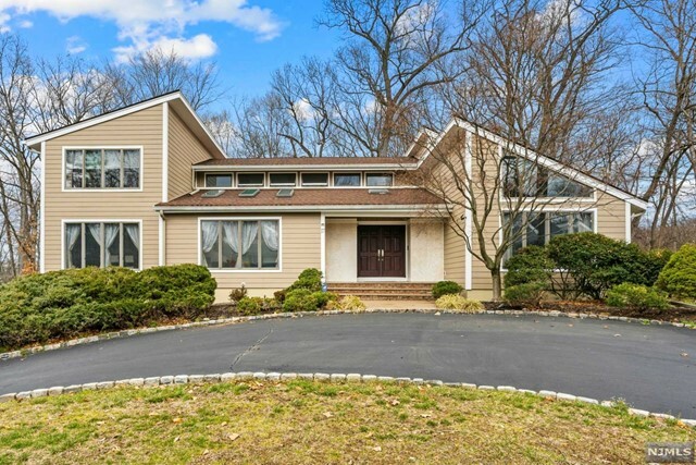 17 Aspen Drive  Livingston NJ 07039 photo